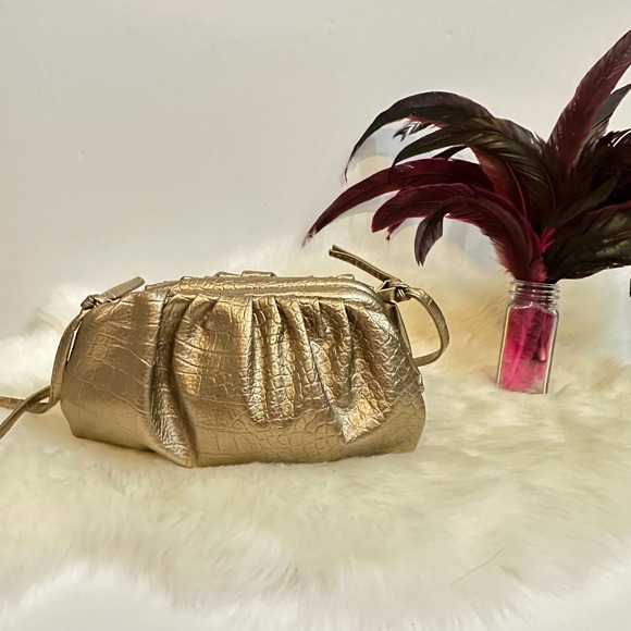 Vintage 80s Gold Crossbody Clutch Shoulder Bag. Embossed metallic croc print. - Picture 1 of 6